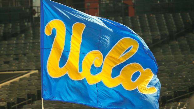 ucla-football-flag-logo-1300.jpg